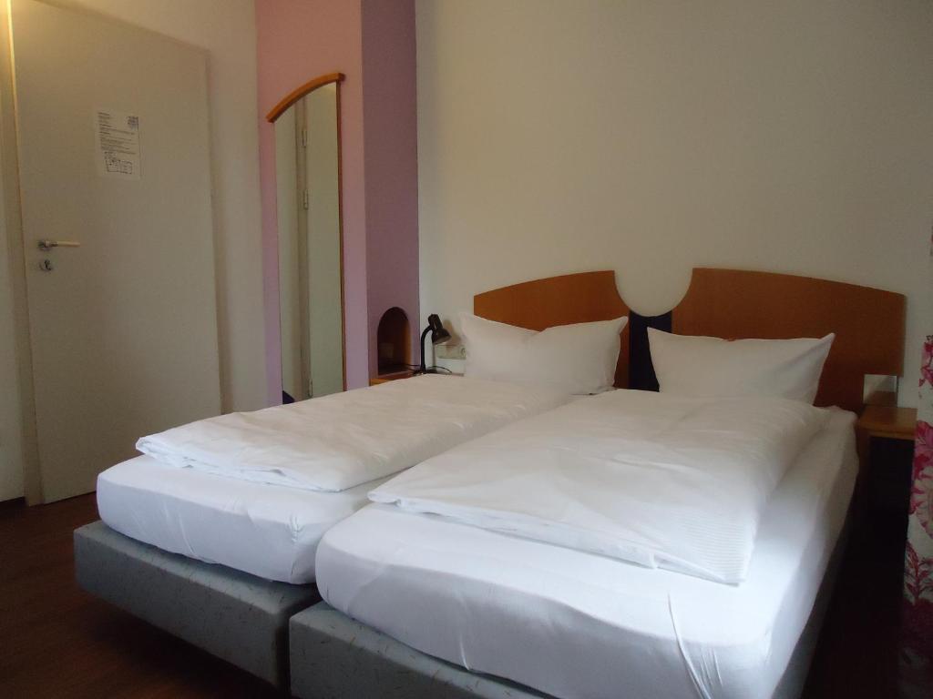 Garni Hotel Kaiserdom Bamberg Rum bild